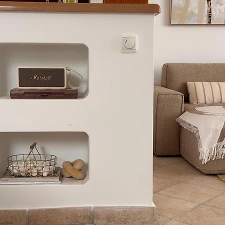 Atenea By Aura Charco del Palo